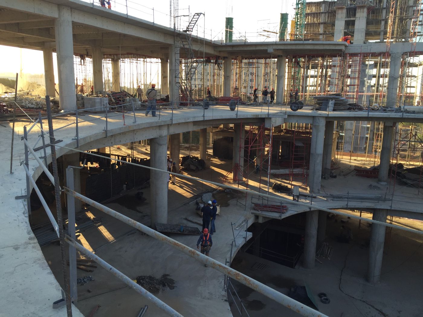 Fase de obra gris, centro comercial