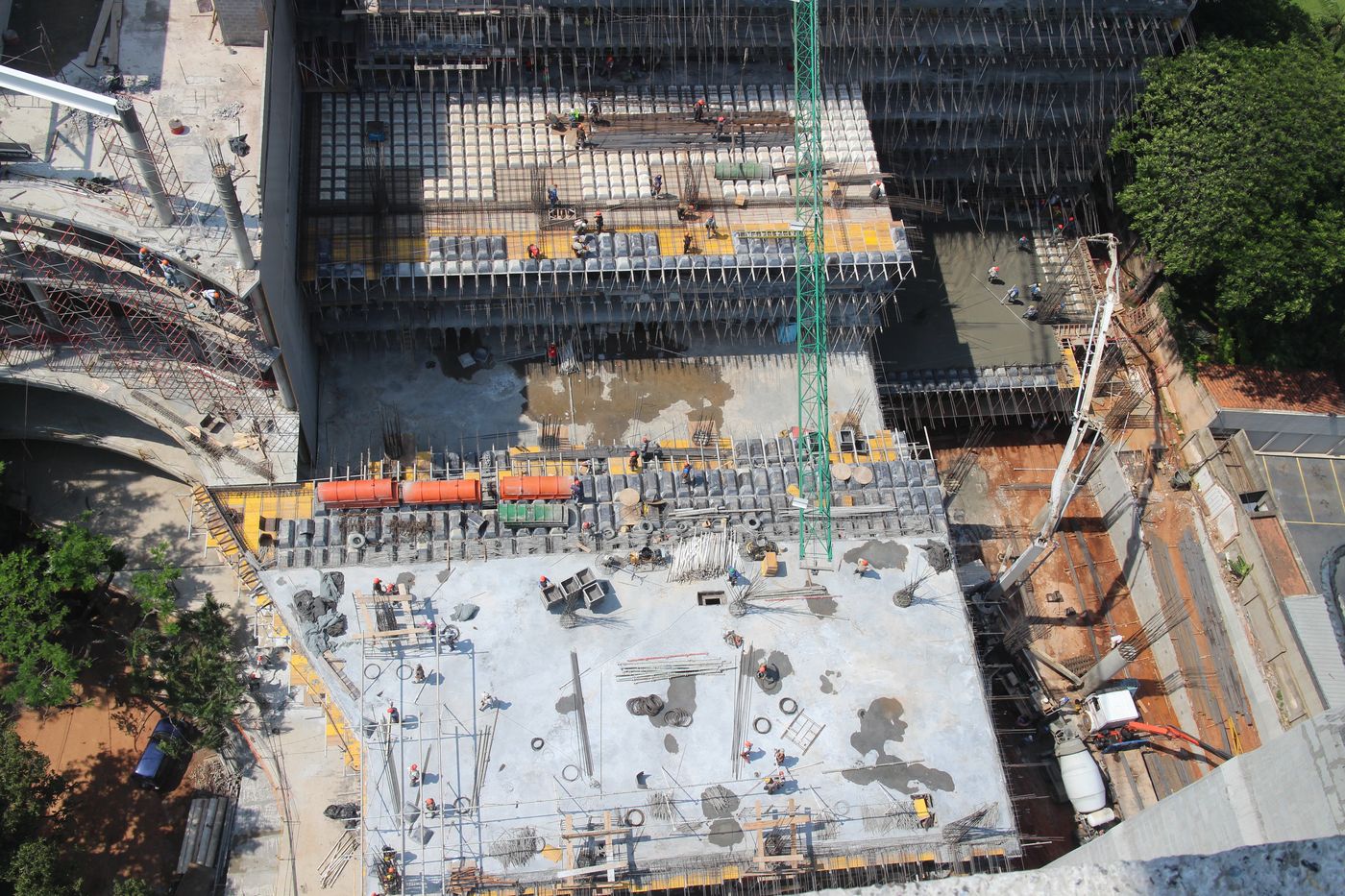Fase de obra gris, centro comercial