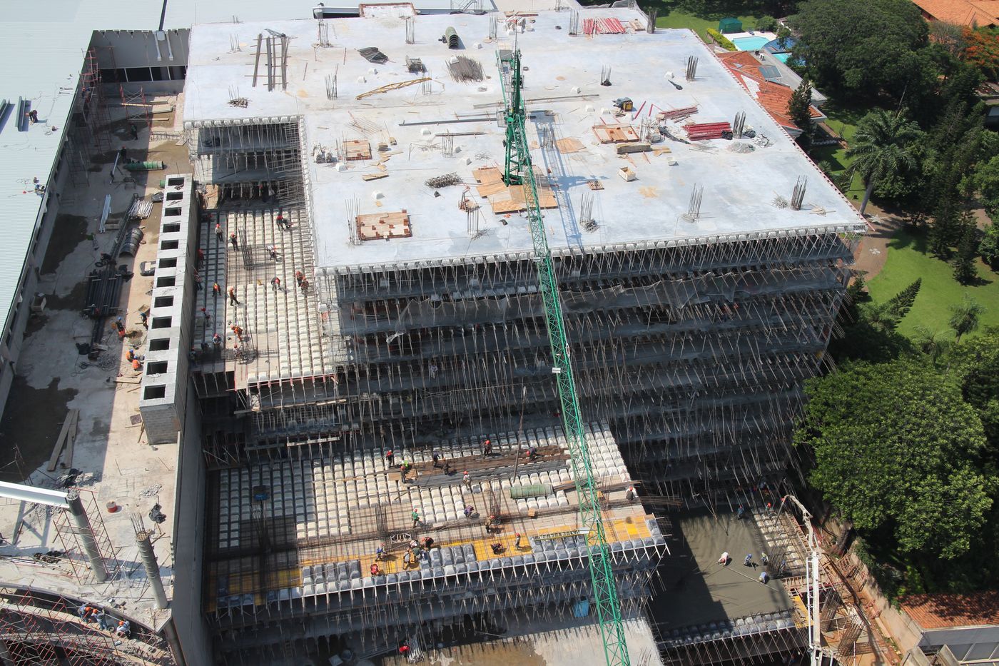 Fase de obra gris, centro comercial