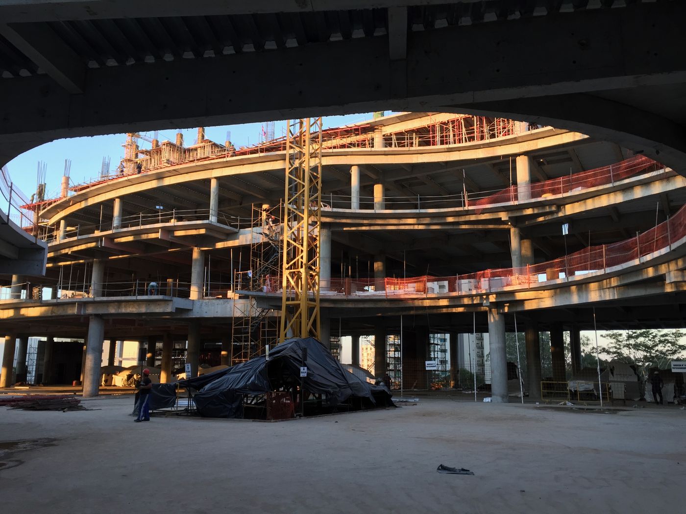 Fase de obra gris, centro comercial